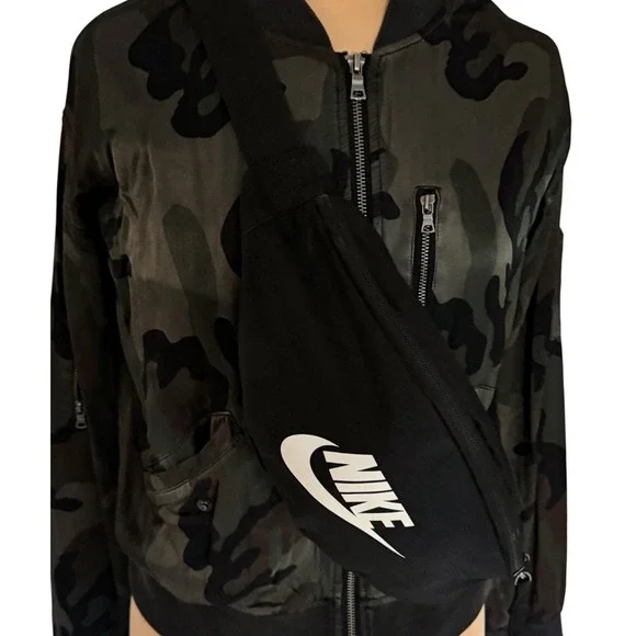 Nike Heritage Crossbody Waistpack Unisex Bag Black Size 3 L - Picture 3 of 9